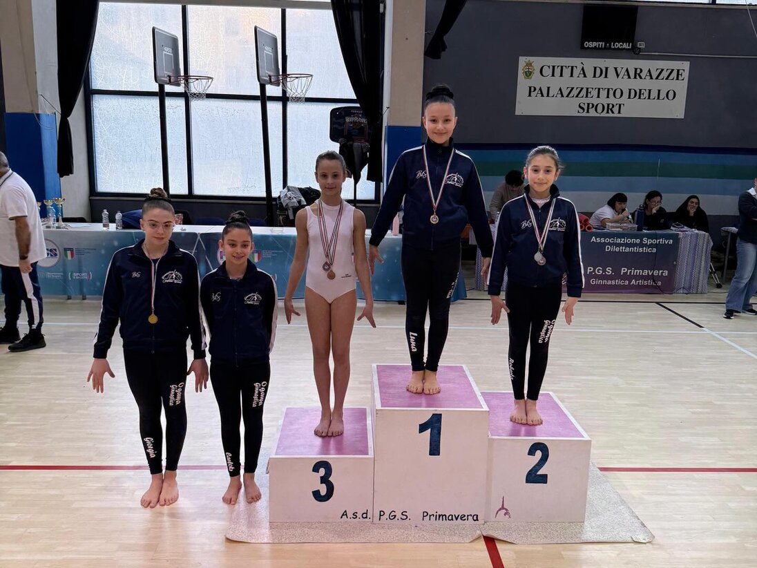 Allenamento di ginnastica artistica alla trave